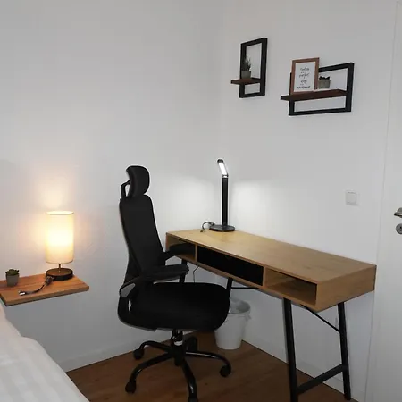 Wohlfuehlapartment, Parkplatz, Boxspringbetten, Massagesessel, Nespresso, 1gbit Lan & Wifi, Innenstadt Appartement *