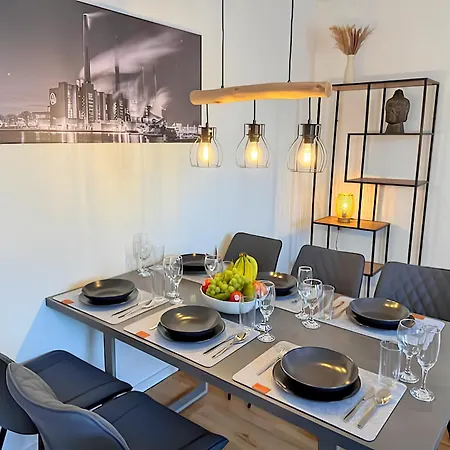 Wohlfuehlapartment, Parkplatz, Boxspringbetten, Massagesessel, Nespresso, 1gbit Lan & Wifi, Innenstadt Appartement *