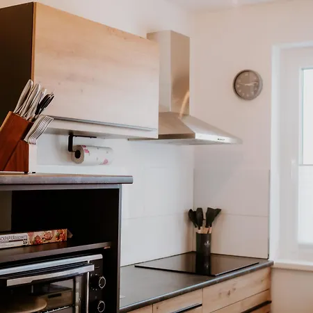 Wohlfuehlapartment, Zentral, 200M Zur Uni, Parkplatz, Boxspringbetten, Massagesessel, Nespresso, 1Gbit Lan & Wifi شقة