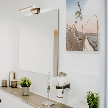 Wohlfuehlapartment, Zentral, 200M Zur Uni, Parkplatz, Boxspringbetten, Massagesessel, Nespresso, 1Gbit Lan & Wifi شقة *