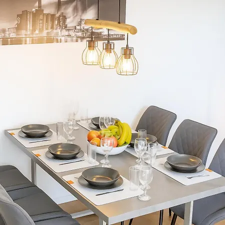 Wohlfuehlapartment, Zentral, 200M Zur Uni, Parkplatz, Boxspringbetten, Massagesessel, Nespresso, 1Gbit Lan & Wifi شقة ولفسبورج