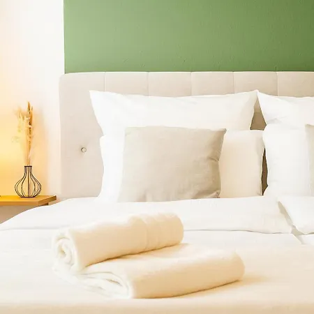 Wohlfuehlapartment, Parkplatz, Boxspringbetten, Massagesessel, Nespresso, 1gbit Lan & Wifi, Innenstadt *