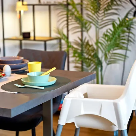 Lejlighed Wohlfuehlapartment, Zentral, 200m Zur Uni, Parkplatz, Boxspringbetten, Massagesessel, Nespresso, Lan & Wifi *