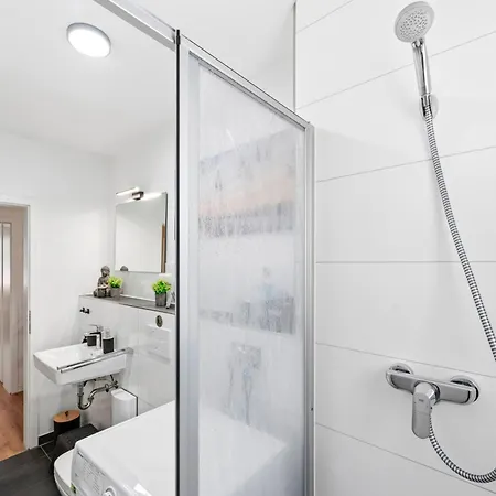 Wohlfuehlapartment, Zentral, 200m Zur Uni, Parkplatz, Boxspringbetten, Massagesessel, Nespresso, Lan & Wifi Apartmán *