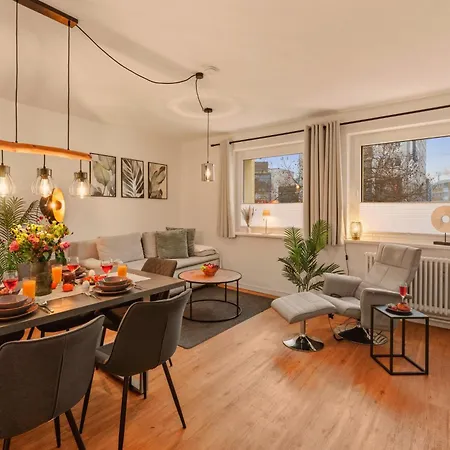 Lejlighed Wohlfuehlapartment, Zentral, 200m Zur Uni, Parkplatz, Boxspringbetten, Massagesessel, Nespresso, Lan & Wifi *