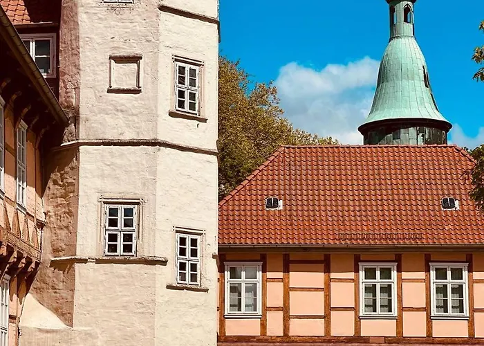 Wohlfuehlapartment, Zentral, 200m Zur Uni, Parkplatz, Boxspringbetten, Massagesessel, Nespresso, 1gbit Lan & Wifi * Wolfsburg