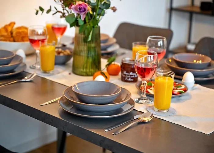 Wohlfühlapartment, Parkplatz, Boxspringbetten, Massagesessel, Nespresso, 1gbit Lan&wifi, Innenstadt Apartment *