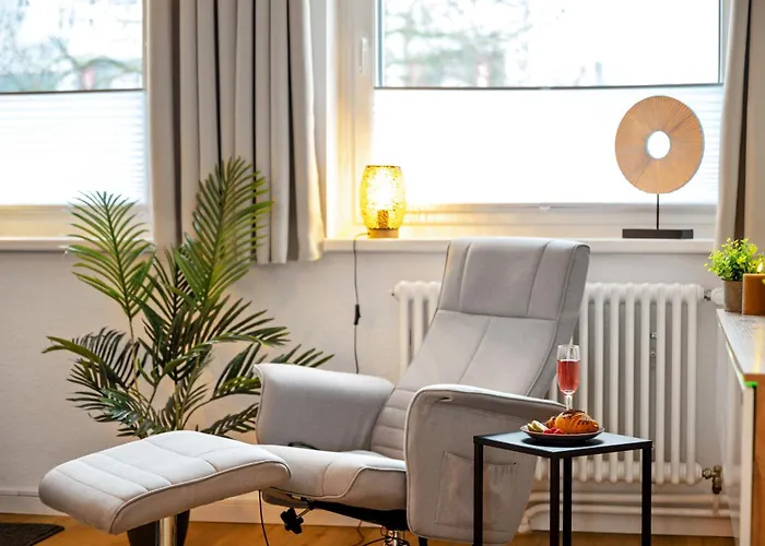 Wohlfuehlapartment, Zentral, 200m Zur Uni, Parkplatz, Boxspringbetten, Massagesessel, Nespresso, 1gbit Lan & Wifi